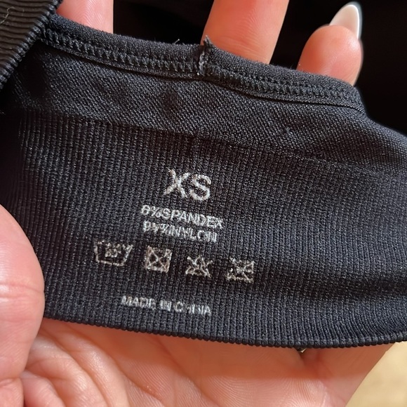 💕Cute Sports Bra💕 - Picture 4 of 4